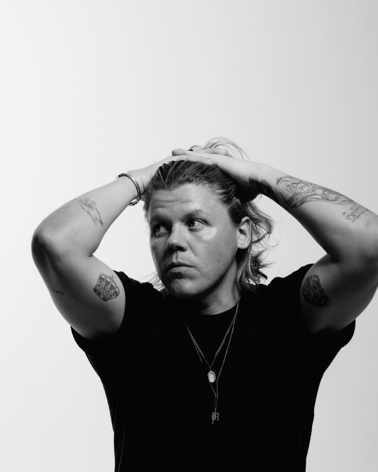 Conrad Sewell Biography: Age, Net Worth, Instagram, Spouse, Height, Wiki, Parents, Siblings, Children, Awards, Songs