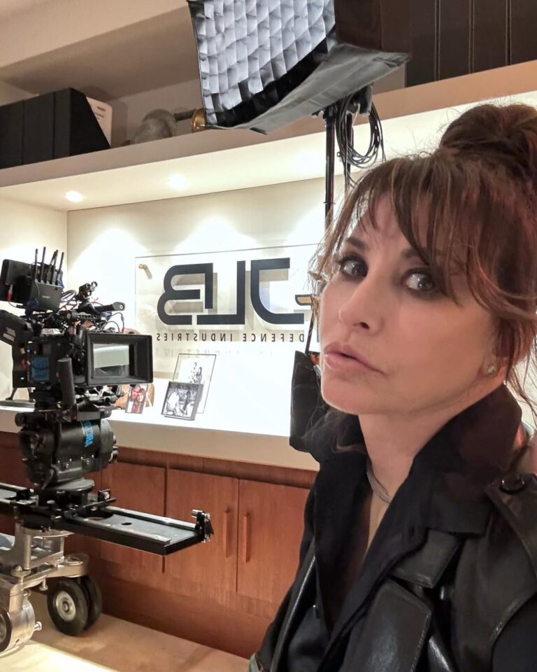 Gina Gershon Biography: Children, Age, Husband, Songs, Net Worth, Siblings, Height, Books, Movies