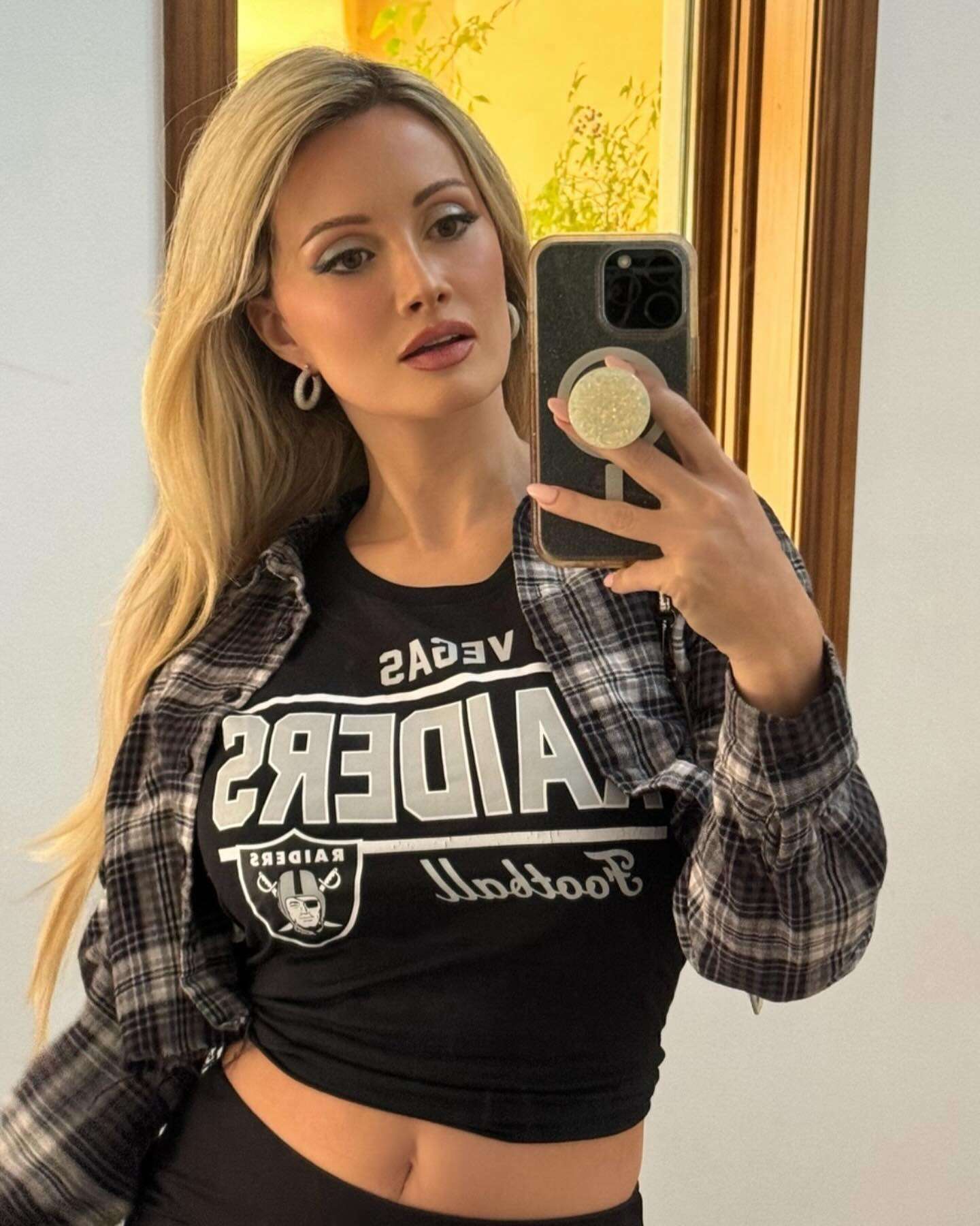 Holly Madison Biography: Wife, Parents, Children, Age, Net Worth, Movies, TV Series, Siblings, Height