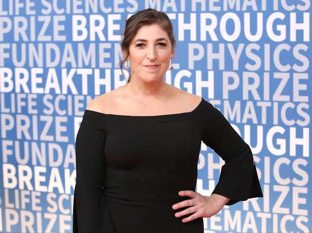 Mayim Bialik Biography: Net Worth, Instagram, Husband, Age, Parents, Height, Movies, Awards, Controversies, Race, Books