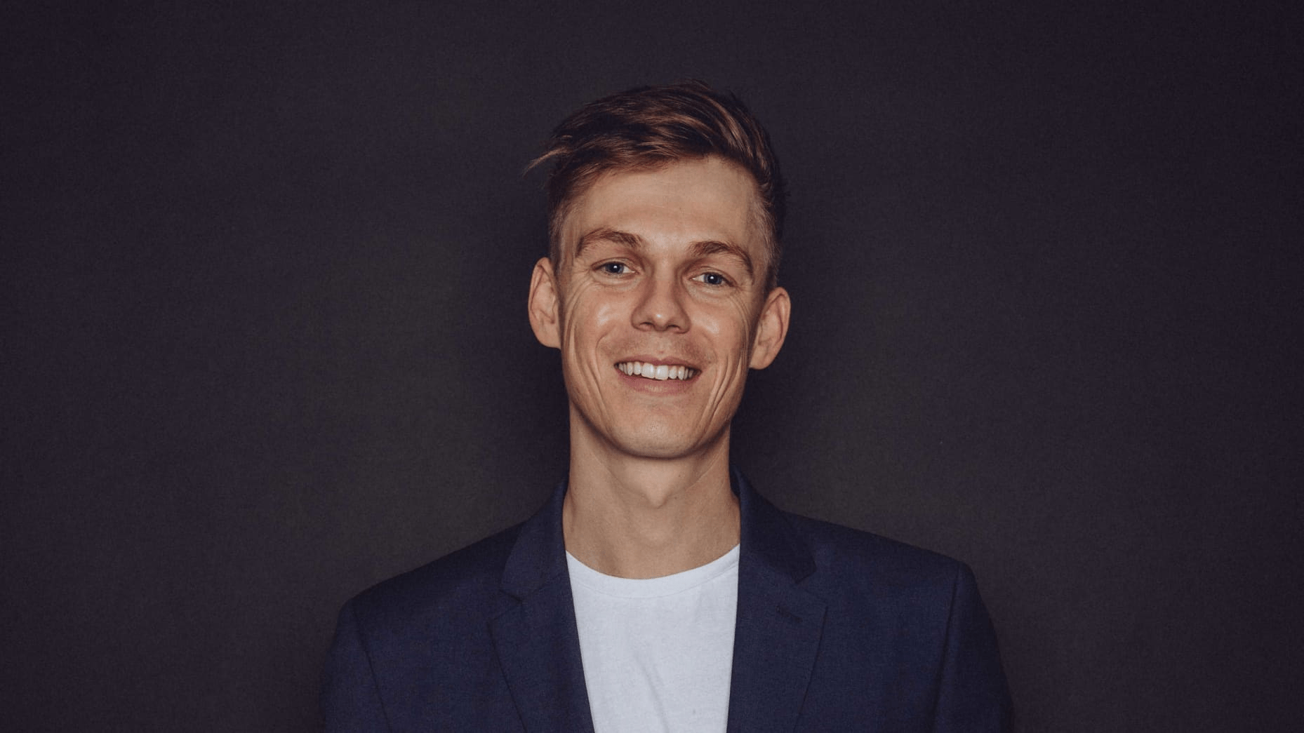 Caspar Lee Biography: Age, Net Worth, YouTube, Children, Height, Parents, Spouses, Books