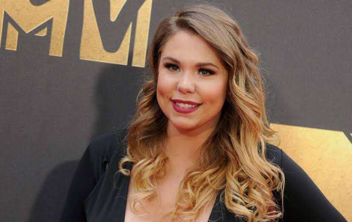 Kailyn Lowry Biography: Age, Books, Parents, Siblings, Children, Wife, Net Worth, Height, Movies, Controversies, Children