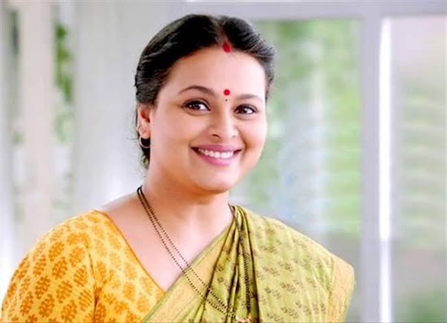 Shilpa Shirodkar Biography: Husband, Pictures, Movies, Age, Net Worth, Family, Ethnicity, Height