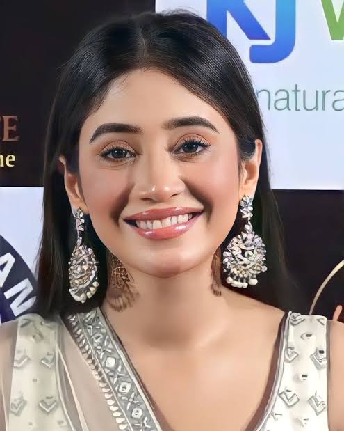 Shivangi Joshi Biography: Husband, Age, Instagram, Movies, TV Shows, Awards, Pictures, Sister, Net Worth