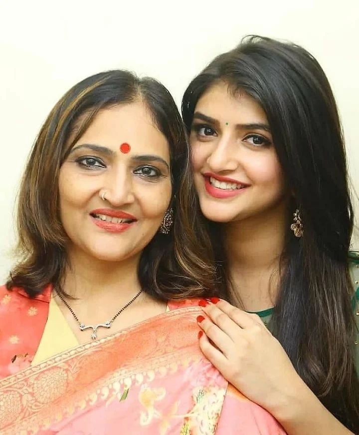 Sree Leela’s Mother Swarnalatha Biography: Age, Net Worth, Instagram, Spouse, Height, Wiki, Parents, Siblings