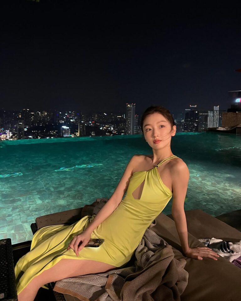 Zhou Dongyu Biography: Age, Net Worth, Siblings, Parents, Height, Children, Husband, Movies, Awards