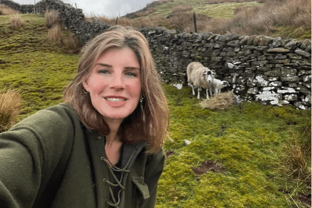 Amanda Owen Biography: Parents, Children, Age, Siblings, Husband, Height, Net Worth, Books