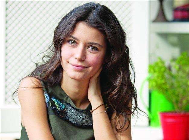 Belen Sartre Biography: Movies, Controversies, Awards, Age, Wikipedia, Net Worth, Height, Parents, Brothers, TV Shows, Husband, Instagram