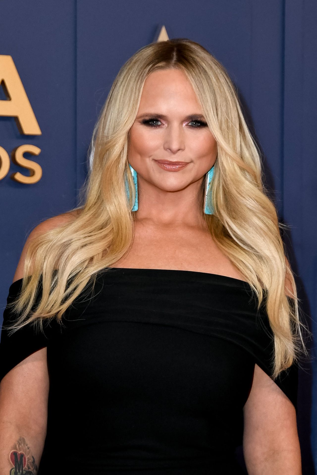 Miranda Lambert Biography: Parents, Age, Travel, Wikipedia, Height, Songs, Albums, Net Worth, Family