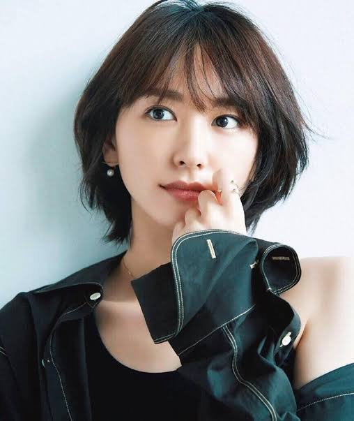 Yui Aragaki Biography: Songs, Age, Movies, TV Shows, Net Worth, Wikipedia, Parents, Siblings, Spouses, Instagram